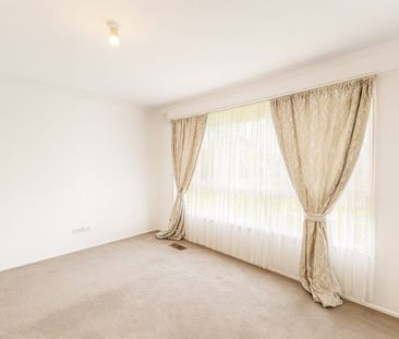 Comfortable Family Home in Cranbourne – Secure, Spacious & Well-Pos... - Photo 5