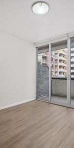 2 bedroom apartment - 25% below market rent - Photo 3