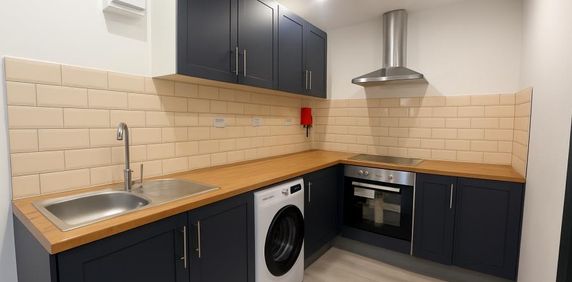 6 bedroom terraced house to rent - Photo 2