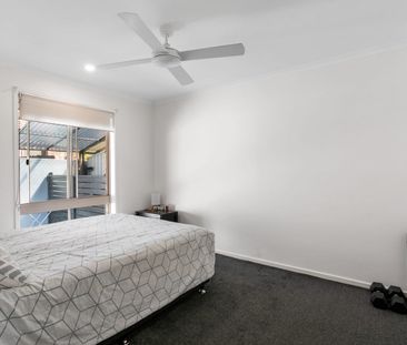 Spacious Duplex with Room for a Caravan or Boat – Walk to Shops and... - Photo 5