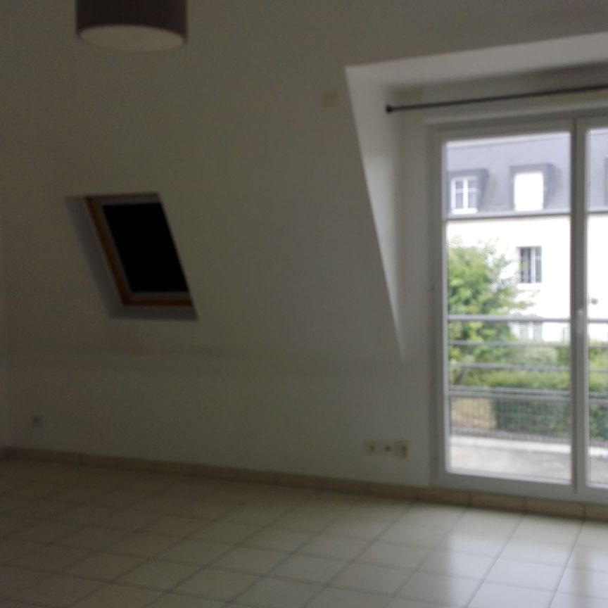 Dans résidence sécurisée avec ascenseur, un appartement de type F3 offrant une entrée - Photo 1