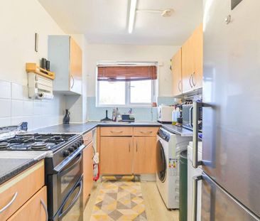 3 bedroom flat to rent - Photo 3