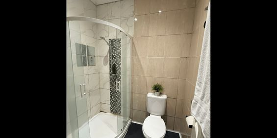 1 Bed Flat, Lewisham High Street, SE13 - Photo 3