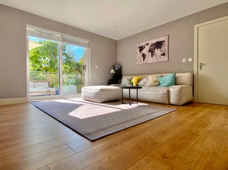 2 Bed Flat, Brockley Park, SE23 - Photo 2