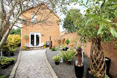 3 bedroom detached house to rent - Photo 3