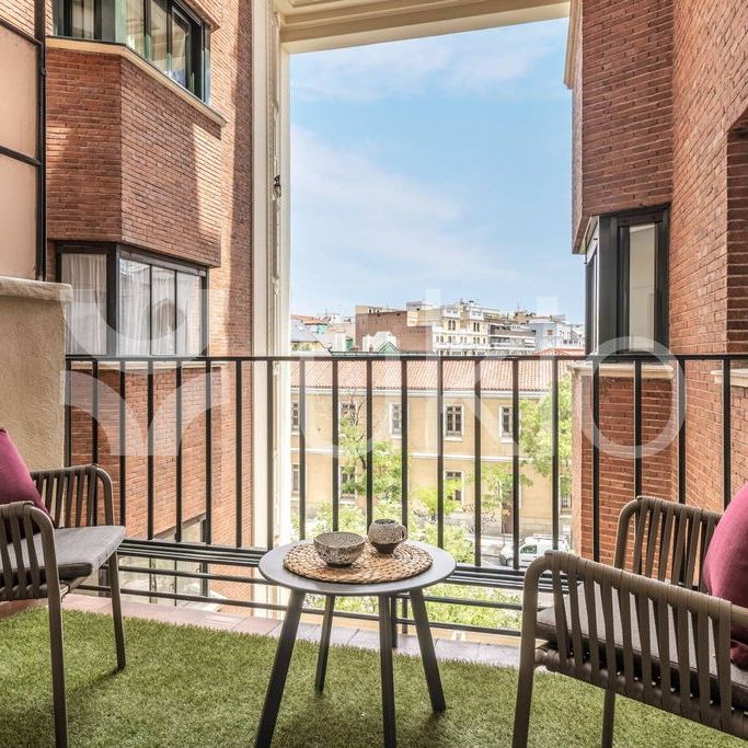 5 room luxury Apartment for rent in Madrid, Community of Madrid - Photo 1