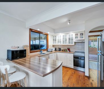 Charming Family Home - Photo 3