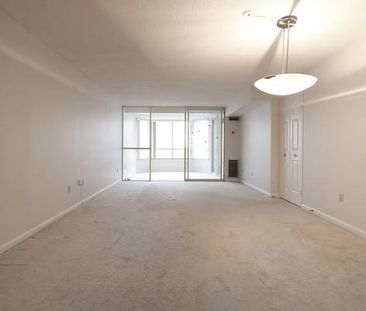 Tridels Skyview on Yonge! Spacious large 1-bedroom + sunroom - Photo 4