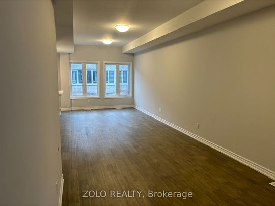 Townhouse For Lease | X8100856 - Photo 1