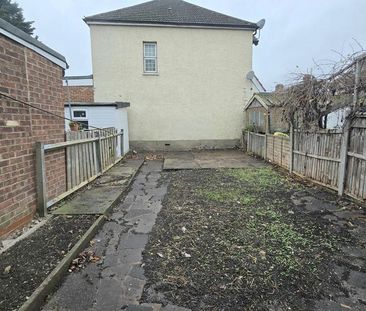 3 bedroom terraced house to rent - Photo 5