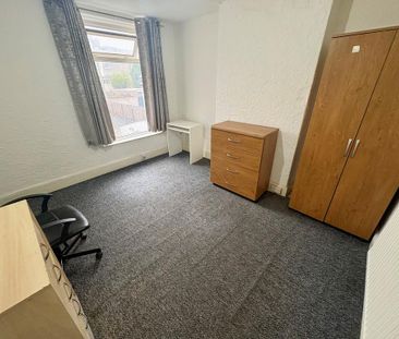 6 bedroom house to rent - Photo 3