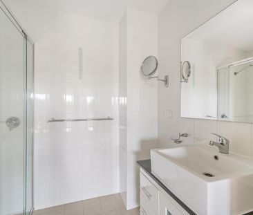 Greenway with park views - Photo 5