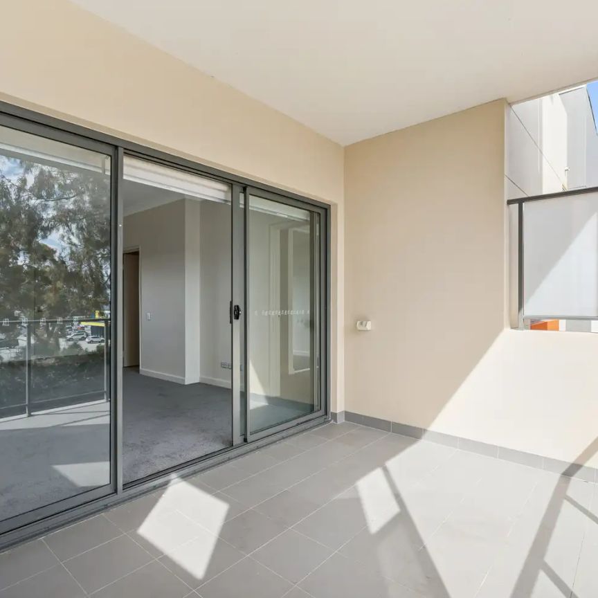 “Stop Looking!” - Photo 1