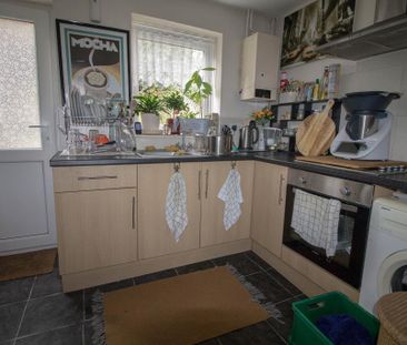 2 bedroom terraced house to rent - Photo 4