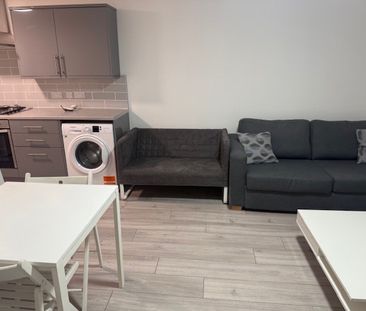 2 Bed Maisonette, Syon Park Close, NG2 - Photo 1