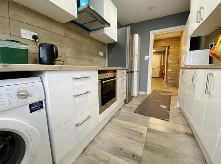 1 bedroom in a house share to rent - Photo 4