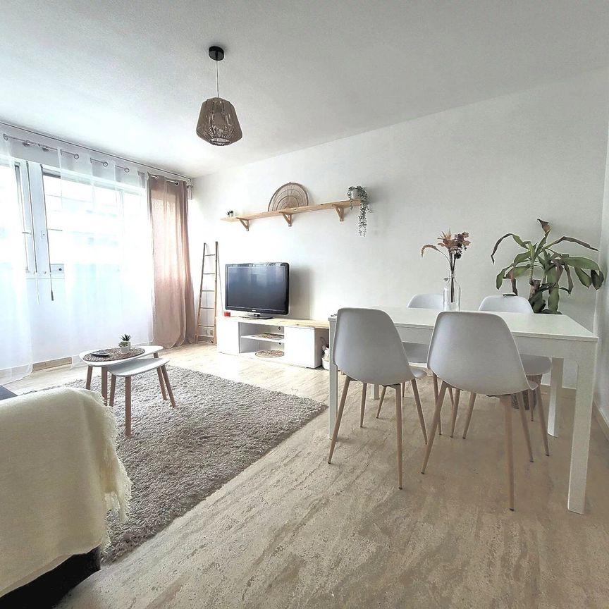 Appartement 2 pièces 52m2 MARSEILLE 4EME 923 euros - Photo 1