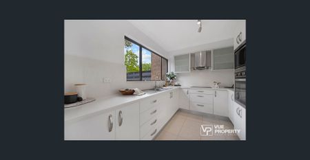 Spacious 3-Bedroom Townhouse, A/C, Tandem Garage - Photo 5