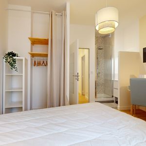 CROIX PAQUET Roommate 4 Bedrooms at Lyon 1er - Photo 2