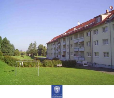 Ruhig und im Grünen gelegene Traumwohnung mit Balkon und weitem Blick! - Photo 1