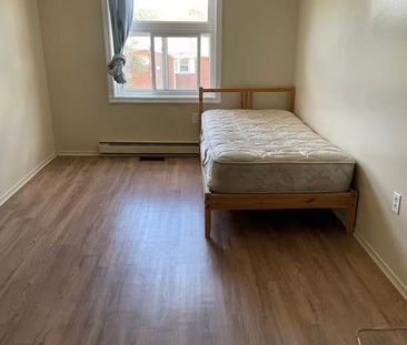 For Lease - 228 Westcourt Place, Waterloo, Ontario - Photo 4