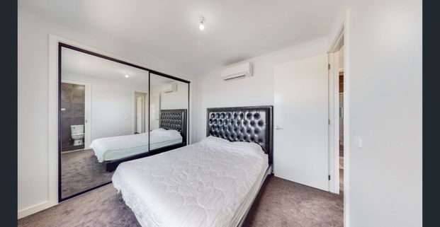 Beautifully Finished Townhouse - Photo 1