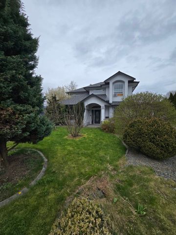Spacious Home in Quiet Neighborhood - Photo 4
