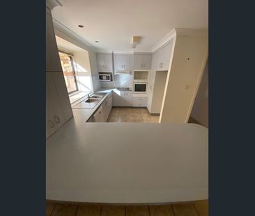 4 BEDROOM HOUSE LOCATED HILLVUE - Photo 4