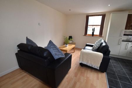 4 bedroom flat to rent - Photo 2