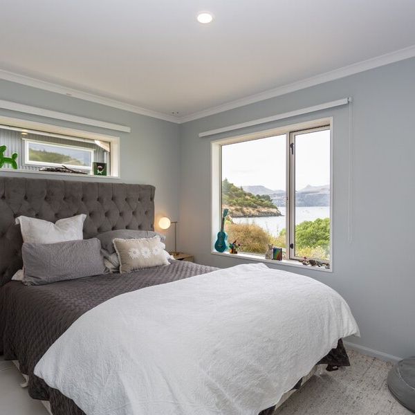 Lovely 4 Bedroom Family Home with Exceptional Views! - Photo 1