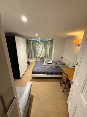 Room in a Shared Flat, Hartington Road, SW8 - Photo 3
