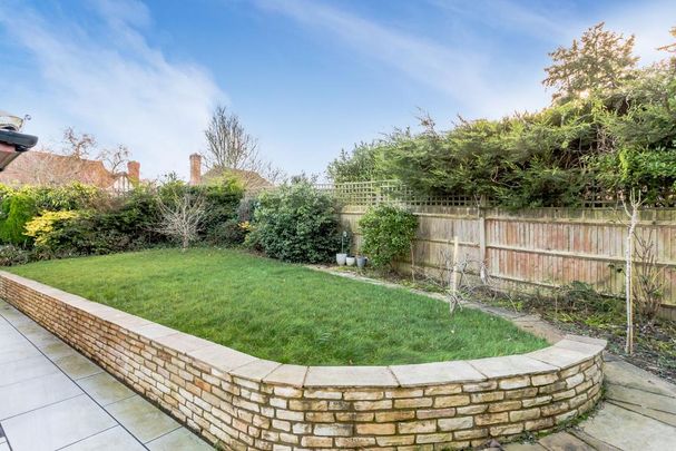 5 bedroom bungalow to rent - Photo 1