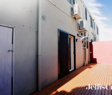 2/3 South Daly Street, Brunswick West, Melbourne - Photo 2