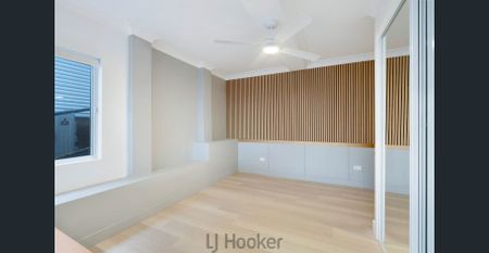 Charming 1-Bedroom, 1-Bathroom Home with Spacious Outdoor Deck – Recently Renovated & Lakefront Living! - Photo 2