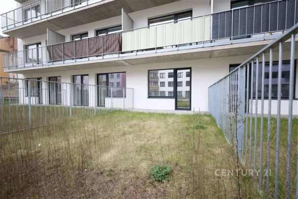 Pronájem moderní novostavby 1+kk se zahrádkou - Fotografie 1
