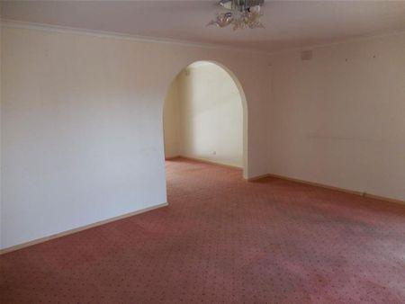 47 Charles Green Avenue, Endeavour Hills - Photo 2