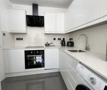 1 bedroom in a flat share to rent - Photo 4