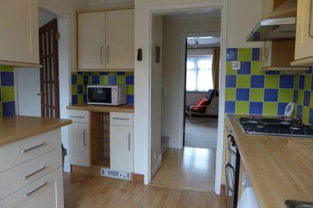 3 bedroom detached house to rent - Photo 2