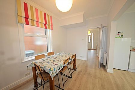 4 bedroom detached house to rent - Photo 5