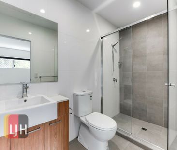 MODERN 2 BEDROOM UNIT CLOSE TO AIRPORT - Photo 5
