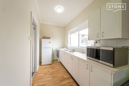 A partly furnished, neat and charming Unit in the heart of Kurri Kurri - Photo 4