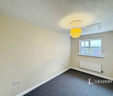 3 bedroom house to rent Valley Road, Crewe, Cheshire, CW2 - Photo 3