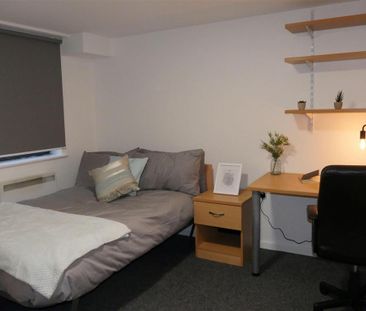 1 bedroom in a flat share to rent - Photo 5