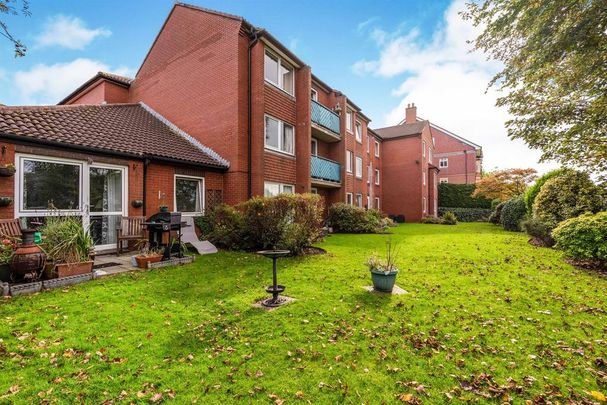 1 bedroom retirement property to rent - Photo 1