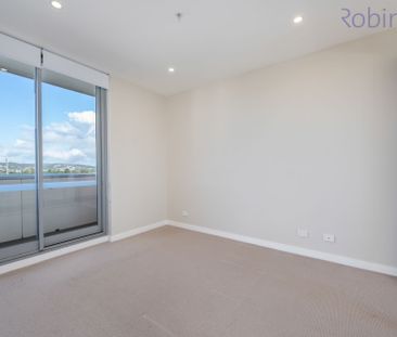 Ideal work from home apartment; larger than average, air-conditione... - Photo 1