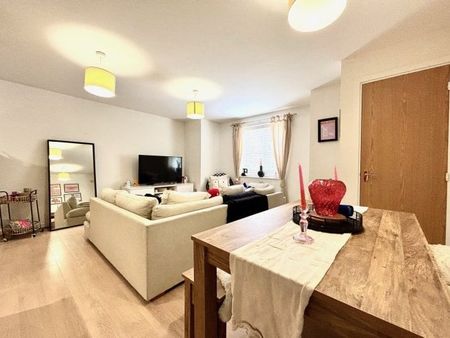 Chatham Road, Stratford-upon-Avon, CV37 - Photo 2