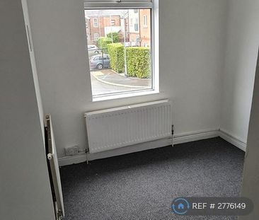 3 bedroom end of terrace house to rent - Photo 3