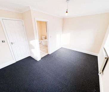 4 bedroom terraced house to rent - Photo 2