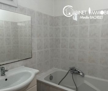 Location Appartement 5 pièces 72m² LA CIOTAT 13600 - Photo 4