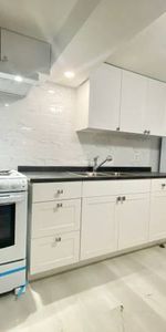 8 THORNCLIFFE AVE. # 1 - LOWER LEVEL STUDIO/ 1BATH, LAUNDRY, UTLS FREE - Photo 4